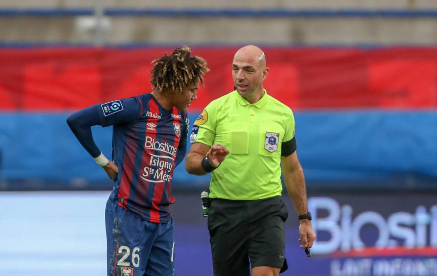 Bartolomeu Varela aux côtés d'Alexis Beka Beka lors de la rencontre face à l'ESTAC au mois de décembre