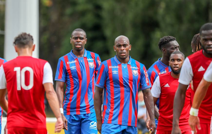 Prince Oniangué et Jonathan Rivierez ont montré une belle solidité défensive face à l'AC Ajaccio