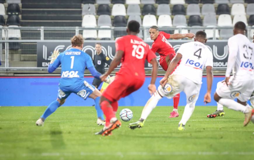 Yacine Bammou s'est procuré la meilleure occasion du Stade Malherbe Caen après une inspiration de Jessy Deminguet