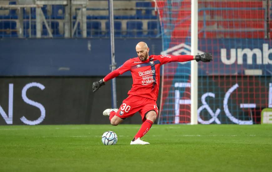 Rémy Riou effectuait son retour à la compétition hier soir après plus d'un mois d'absence et une blessure aux côtes