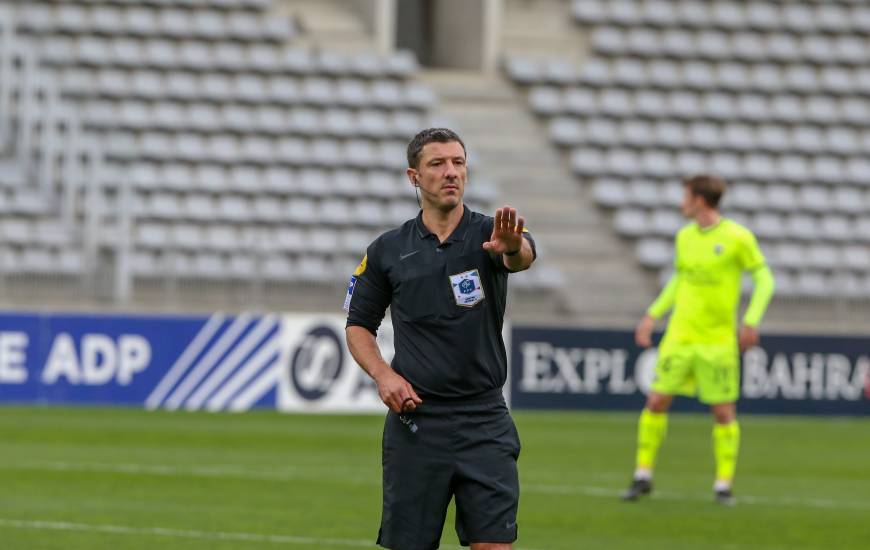 Nicolas Rainville avait arbitré le Stade Malherbe Caen sur la pelouse du Paris FC cette saison 