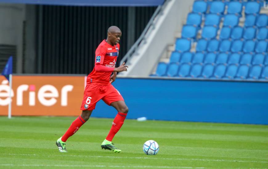 Prince Oniangué a disputé son trosième match de la saison en tant que défenseur central face au Havre