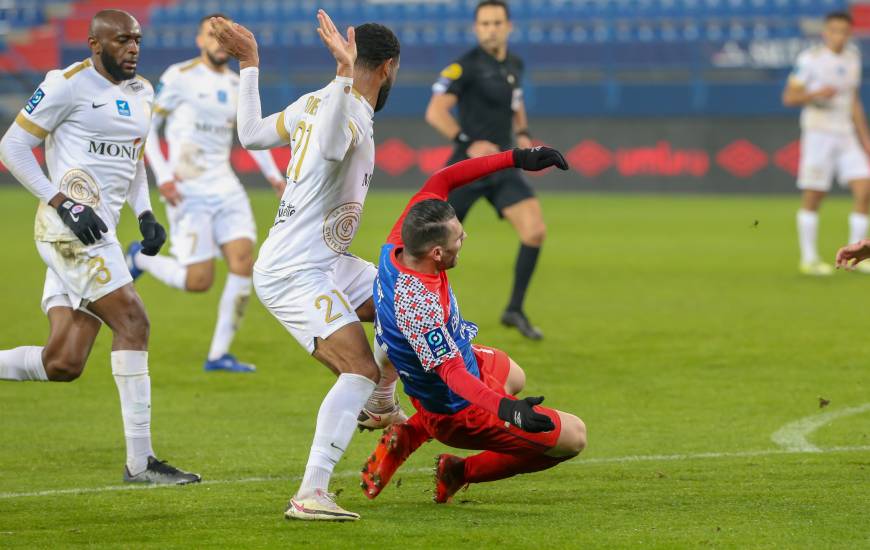 Une nouvelle fois très en jambes, Yoann Court a obtenu un penalty transformé par Yacine Bammou face à Châteauroux