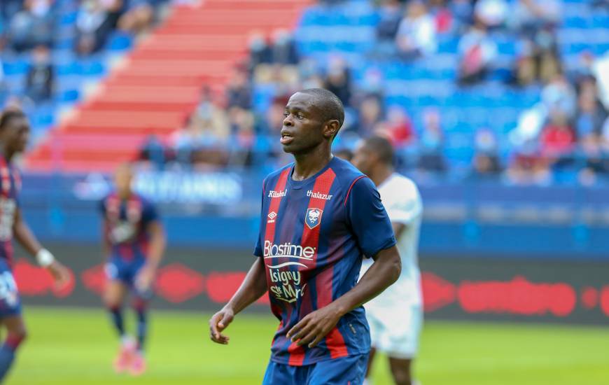 Prince Oniangué a de nouveau été très performant dans une position de défenseur central plutôt inhabituelle