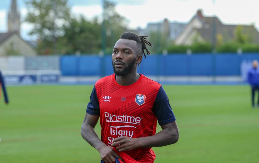 Absent des trois dernières rencontres du Stade Malherbe, Steeve Yago fait son retour dans le groupe convoqué par Pascal Dupraz