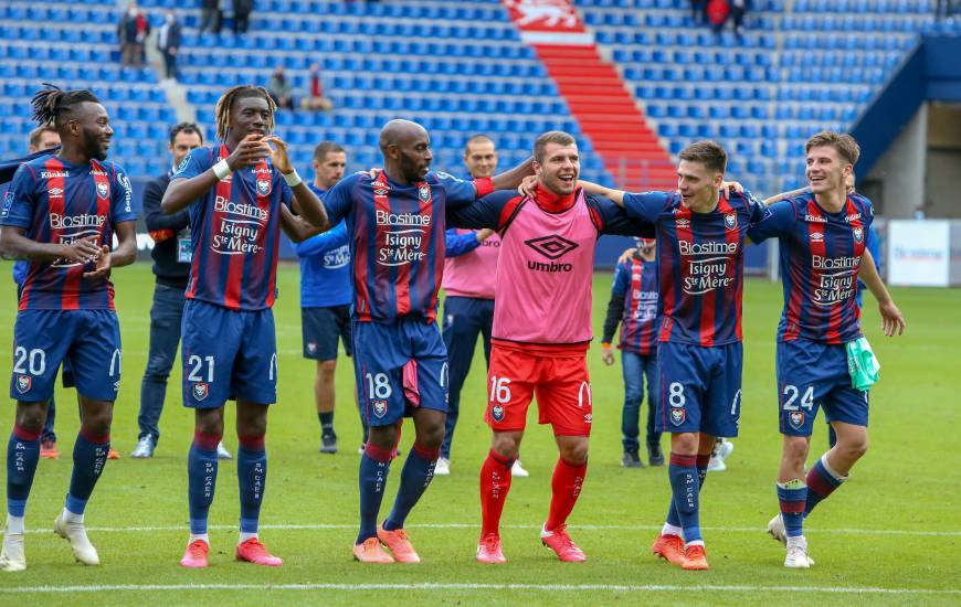 La joie des joueurs du Stade Malherbe Caen qui restent invaincus à domicile après deux victoires et un match nul