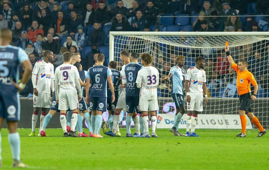 Le Stade Malherbe Caen réduit à 10 après l'expulsion de Steeve Yago la saison dernière face au Havre