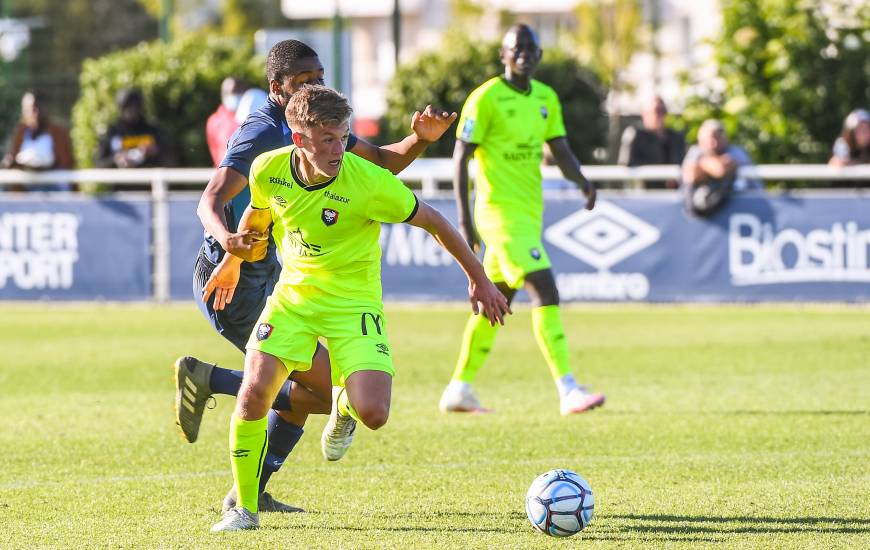 Apparu à plusieurs reprises lors des matchs de préparation, Johann Lepenant effectuera sa première dans le groupe en match officiel