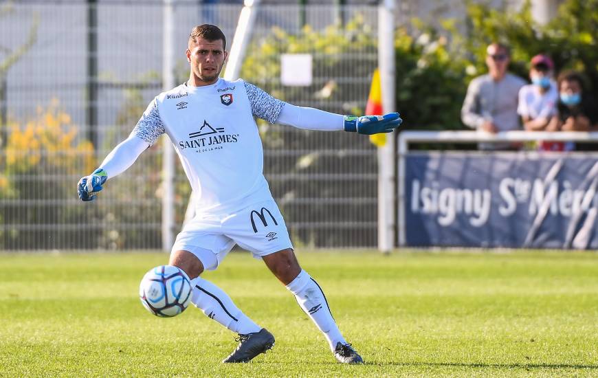 Titulaire pour cette rencontre, Thomas Callens a dû s'incliner juste après la pause face à l'attaquant du Vannes OC (51'). 