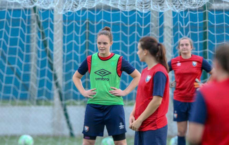 Chloé Charlot et les féminines devront terminer à une des quatre premières places pour espérer participer aux playoffs de montée en deuxième division 