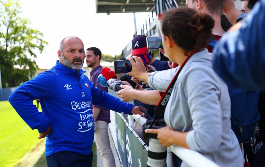 Pascal Dupraz a évoqué la longue période sans football et la reprise de l'entraînement avec la presse régionale