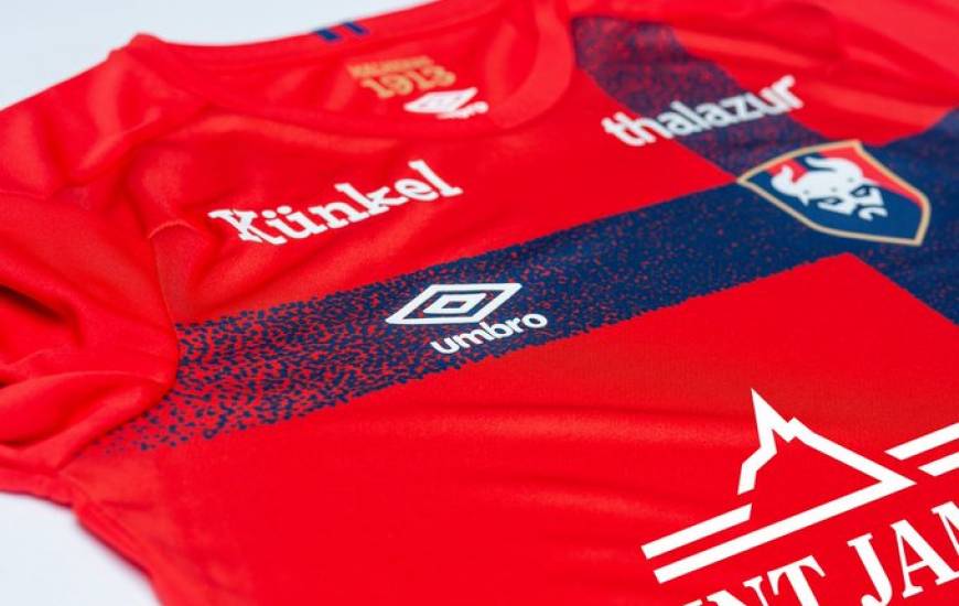 En rupture de stock depuis quelques semaines, le maillot extérieur du Stade Malherbe est de nouveau disponible