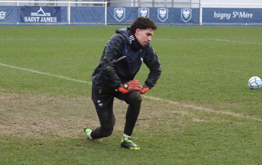Yassine Gueddar profite de l'absence de Rémy Riou et Garissone Innocent pour faire son apparition dans le groupe