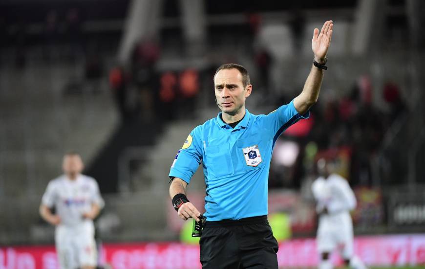Thomas Léonard avait l'habitude d'arbitrer les joueurs du Stade Malherbe Caen en Ligue 1 Uber Eats