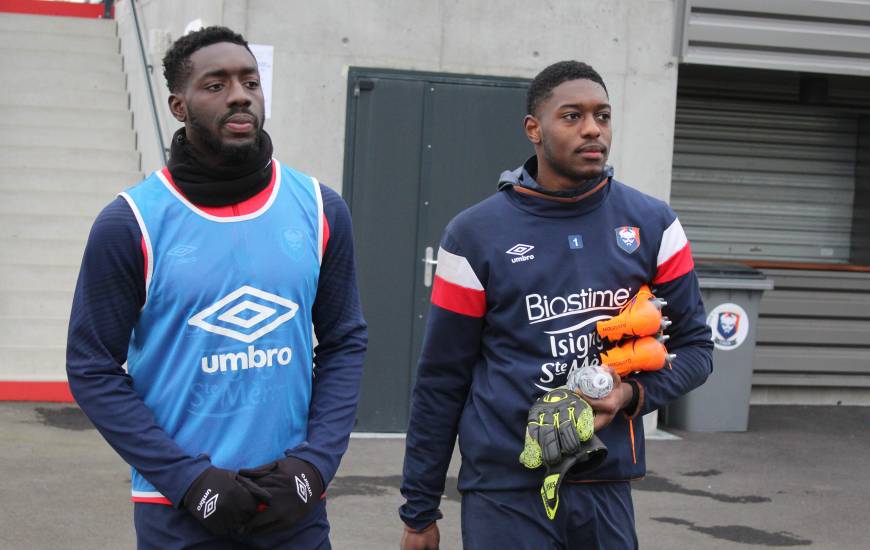 Alexandre Mendy & Garissone Innocent lors de la séance du jour sur les terrains de Venoix