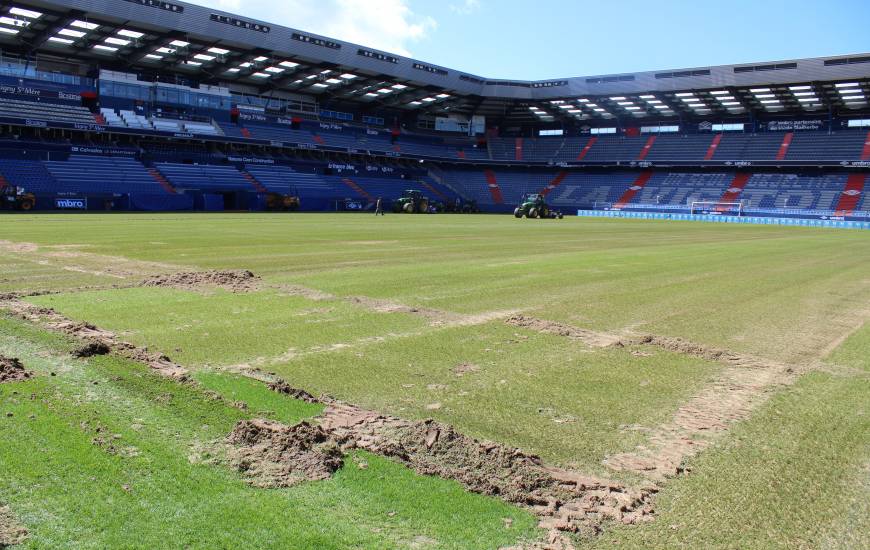 Les travaux de réfection ont débuté ce mercredi matin sur la pelouse du Stade Michel d'Ornano