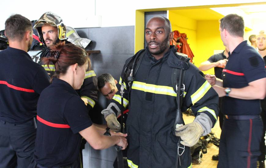 Jonathan Rivierez et les Caennais ont pu vivre l'expérience des pompiers de Caen pendant quelques instants lors de la journée de cohésion