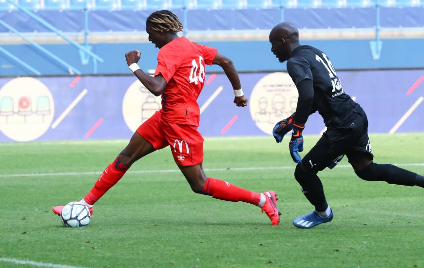 Kelian Nsona a devancé Yohann Thuram pour doubler la mise quelques minutes après l'ouverture du score de Yacine Bammou