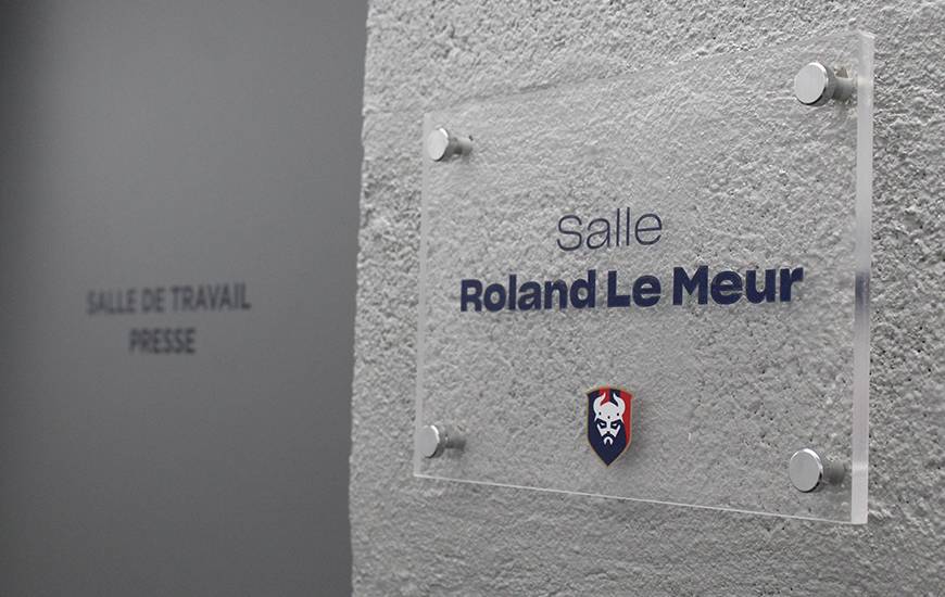 La salle de travail réservée à la presse et aux photographes vient d'être renommée salle Roland Le Meur