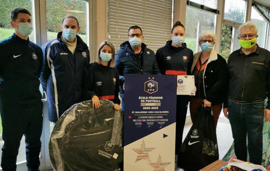 Anaïs Bounouar, Thierry Fouasse et Chloé Charlot représentaient le Stade Malherbe Caen lors de cette remise