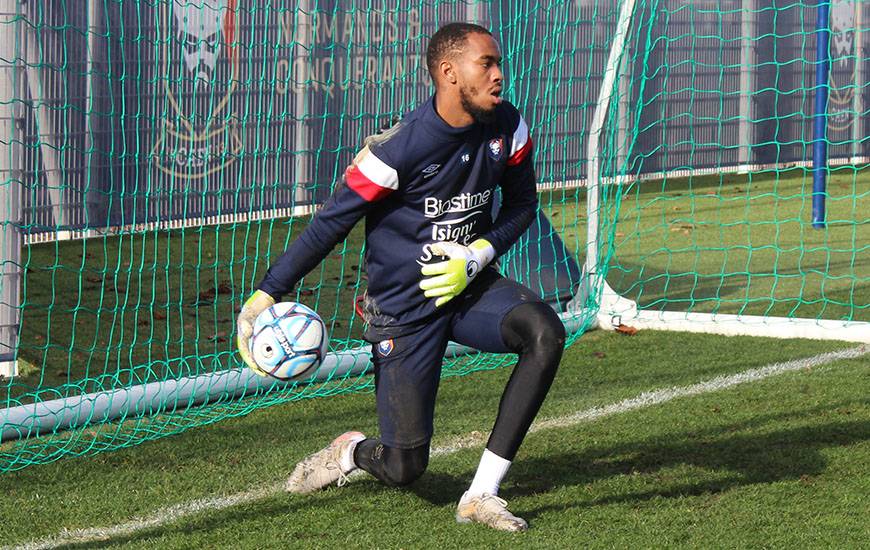 Après deux séances sous ses nouvelles couleurs, Yannis Clementia fait partie du groupe pour le déplacement à Amiens