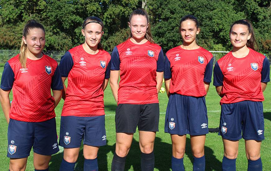 Cinq des nouvelles joueuses des U18 féminines du Stade Malherbe Caen lors d'une séance d'entraînement