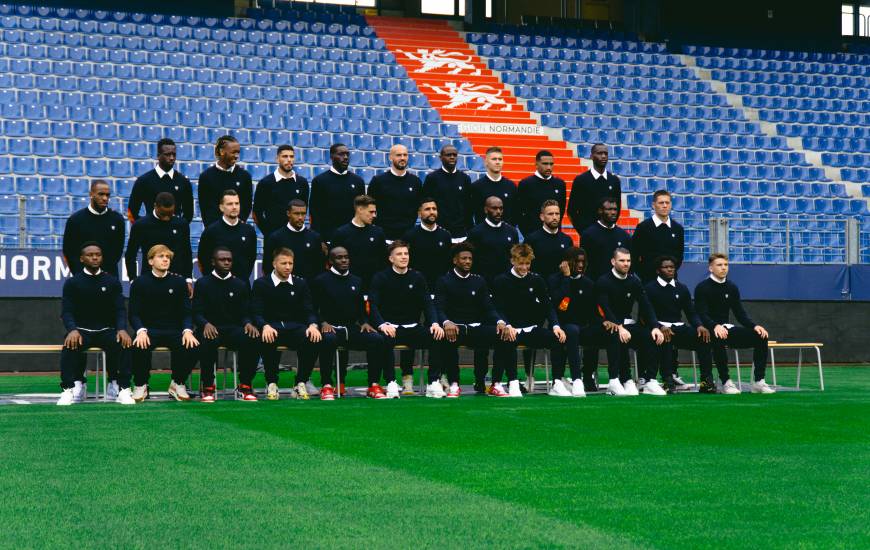 Les joueurs du Stade Malherbe Caen ont pris la pose pour la photo officielle 21/22