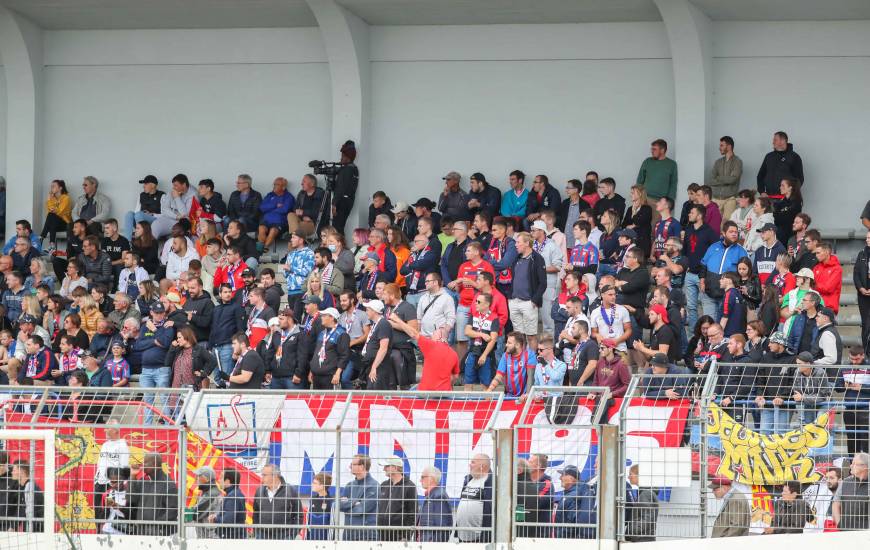 Plus de 1 000 personnes étaient présentes à Venoix pour ce barrage aller face au Mans FC