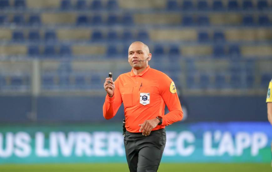 Gaël Angoula va arbitrer son sixième match de Ligue 2 BKT demain soir face au Dijon FCO