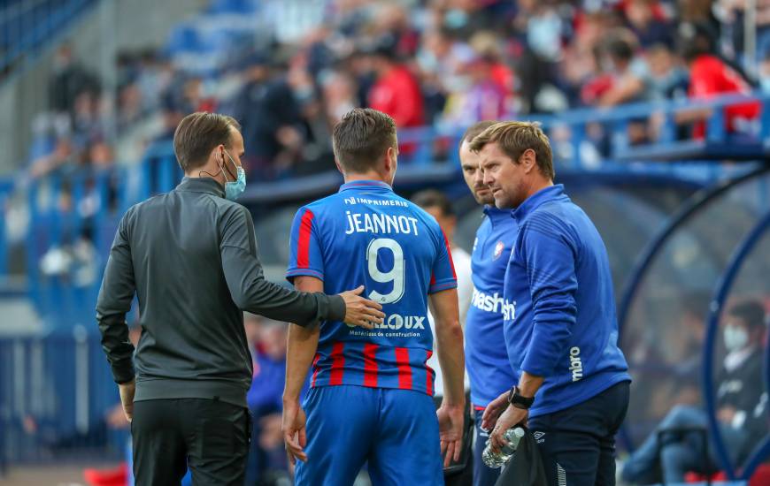 Benjamin Jeannot est sorti sur blessure en début de rencontre face au Pau Football Club samedi soir