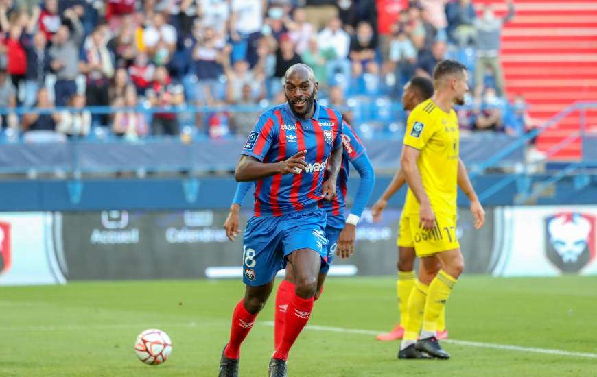 Jonathan Rivierez a inscrit son premier but en championnat avec le Stade Malherbe Caen en ouvrant le score 