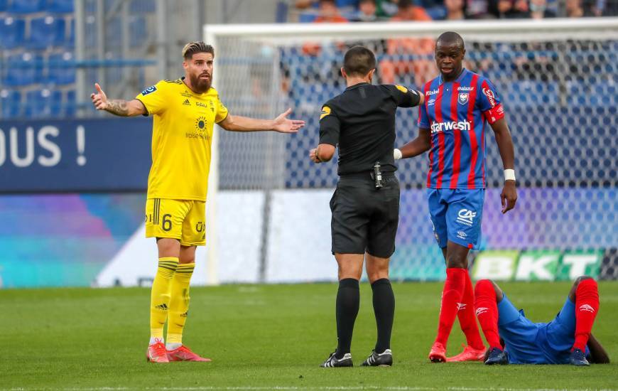 Alexandre Perreau Niel lors de la réception du Pau FC au stade Michel d'Ornano en début de saison