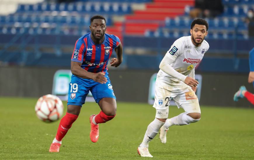 Alexandre Mendy a longtemps buté sur la défense niortaise hier soir à d'Ornano 