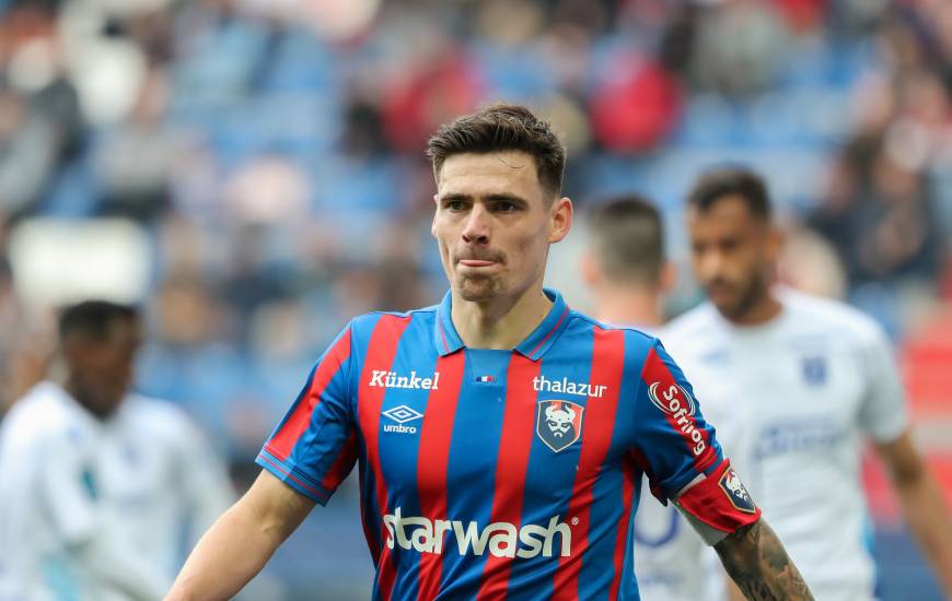 Jessy Deminguet a obtenu 42 fautes en Ligue 2 BKT cette saison, seul un joueur du Pau FC fait mieux