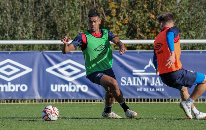 Yoël Armougom et les joueurs du Stade Malherbe Caen sont de retour ce lundi matin à l'entraînement