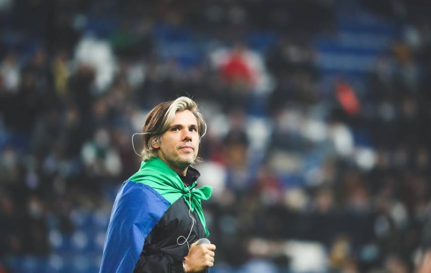 Orelsan était présent samedi soir sur la pelouse de d'Ornano lors de la réception du Paris FC
