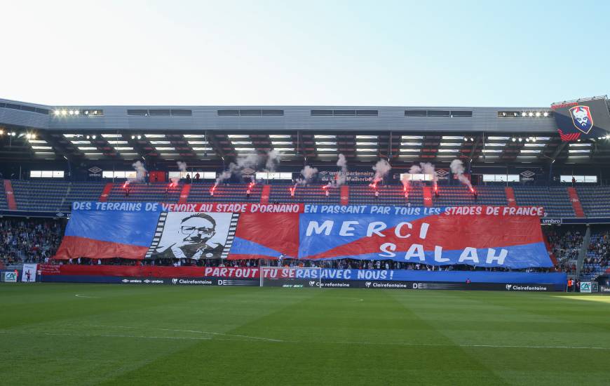 Le Malherbe Normandy Kop a rendu un vibrant hommage à Salah Boutamine avant la rencontre face à Amiens 