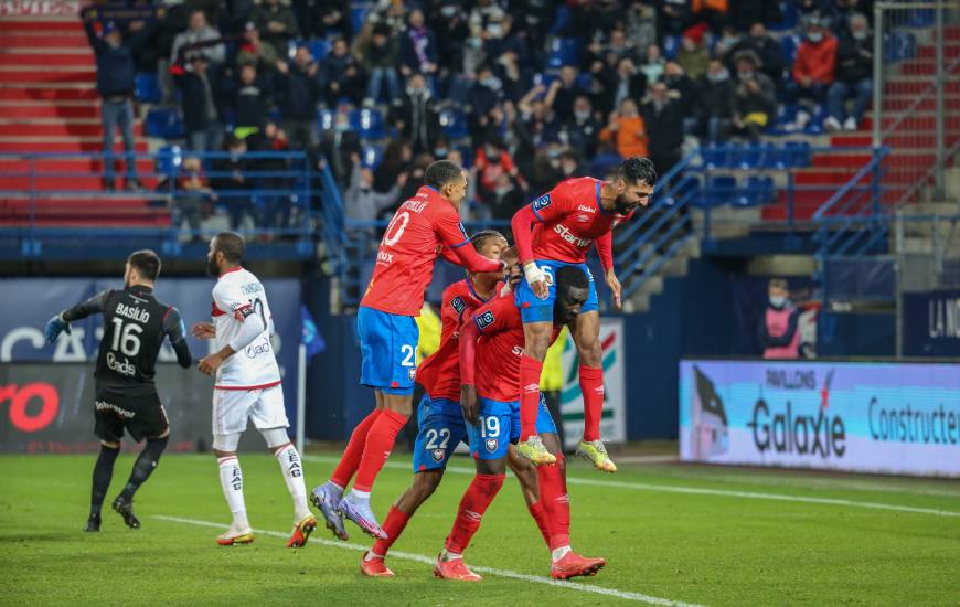 La célébration des Caennais après le but sur penalty d'Alexandre Mendy hier soir