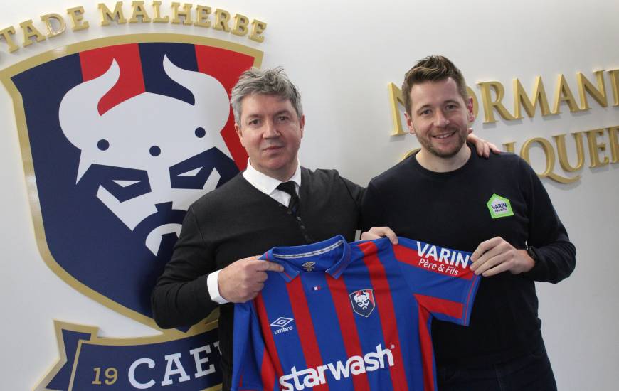 Boris Varin aux côtés du président Olivier Pickeu après la signature de ce nouveau partenariat avec le Stade Malherbe Caen