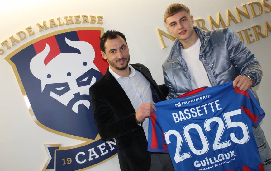Norman Bassette aux côtés de Yohan Eudeline, a signé son premier contrat professionnel jusqu'en 2025