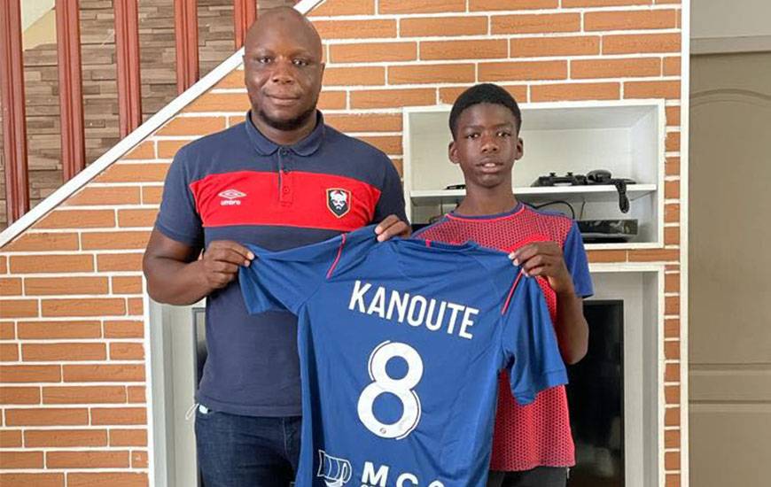 Diabé Kanouté aux côtés de Djibi Diao, responsable du recrutement pour le centre de formation du Stade Malherbe