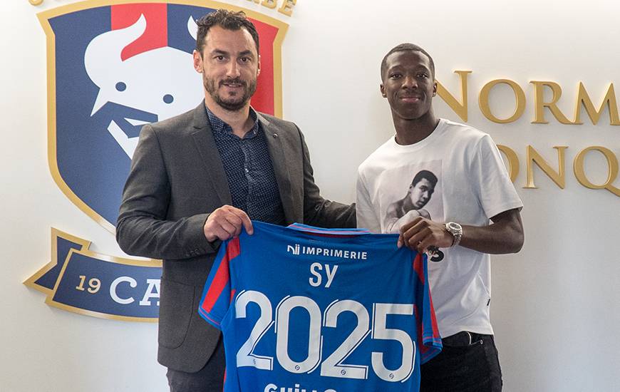 Après avoir fait ses débuts chez les professionnels, Lamine Sy a signé son premier contrat avec le Stade Malherbe