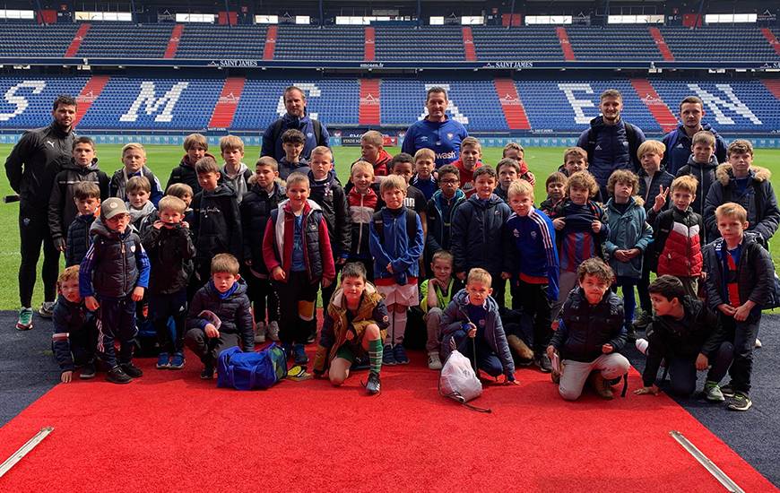 Les jeunes du FC Saint-Lô lors de la visite du stade Michel d'Ornano ce mercredi matin