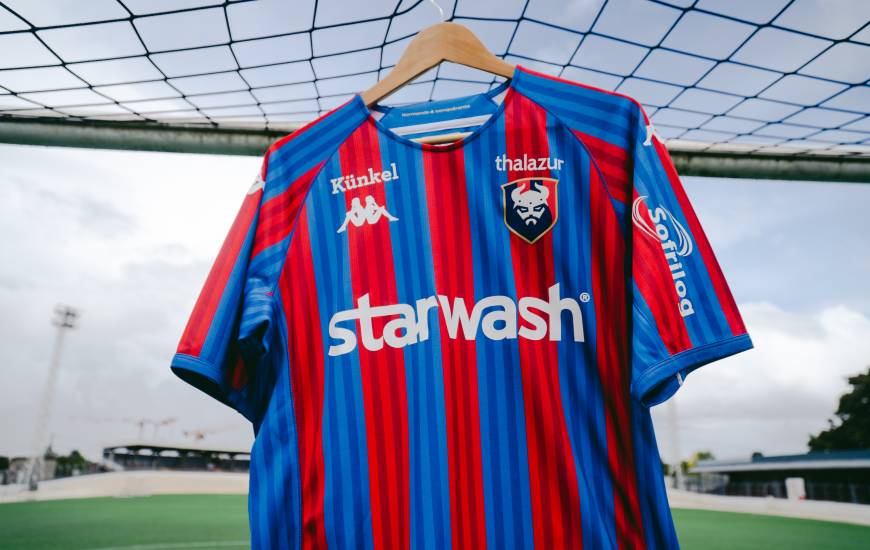 Le premier maillot du Stade Malherbe Caen en collaboration avec Kappa pour la saison 2022 / 2023