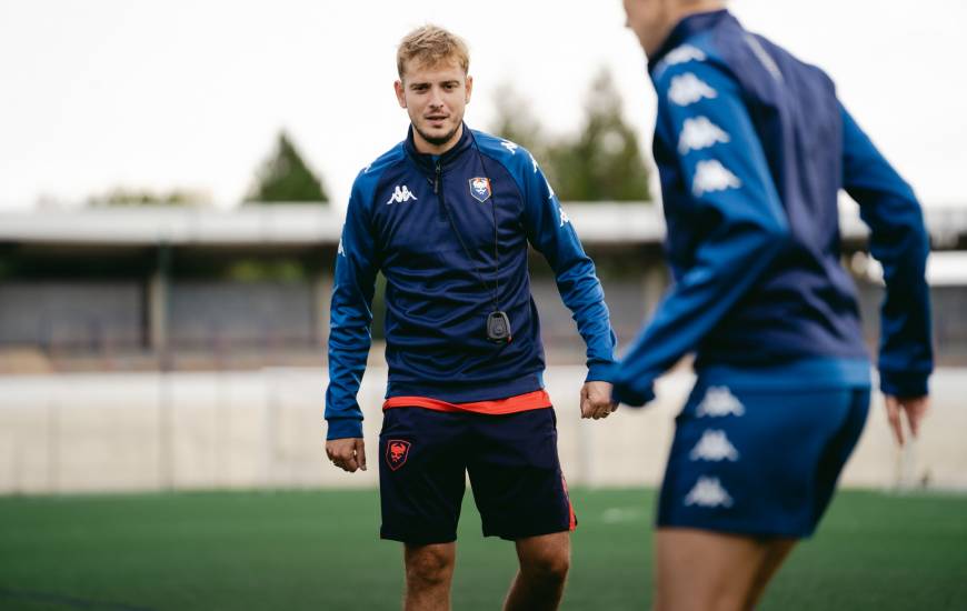 Théodore Genoux et les féminines du Stade Malherbe Caen débuteront leur saison dimanche sur la pelouse de Thiberville