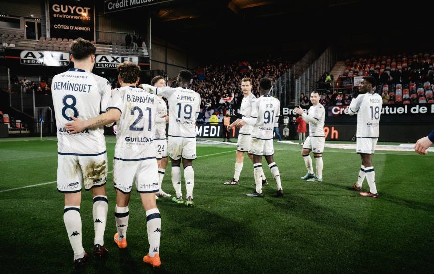 Les joueurs du Stade Malherbe Caen ont pu remercier leurs supporters après leur victoire face à Guingamp hier soir