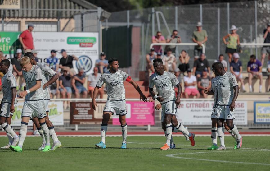 Ali Abdi passeur décisif pour Norman Bassette sur le deuxième but inscrit par le Stade Malherbe Caen