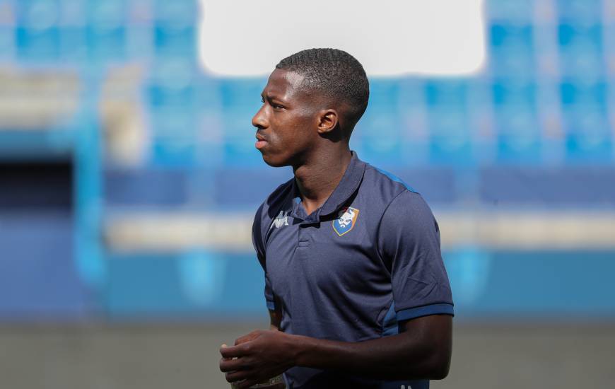 Absent du groupe depuis le début de saison, Lamine Sy est présent dans les 18 pour le déplacement à Paris