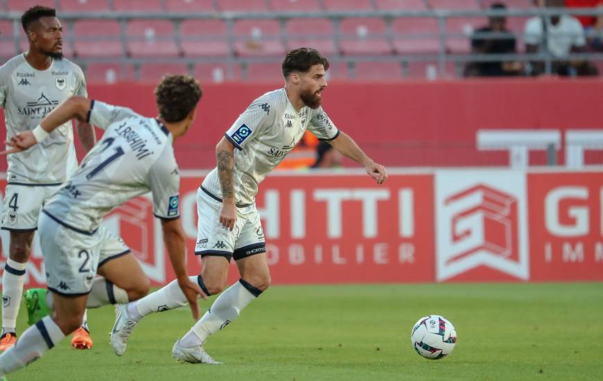 Quentin Daubin a réussi 32 tacles en Ligue 2 BKT cette saison, seul Tom Ducrocq fait mieux 