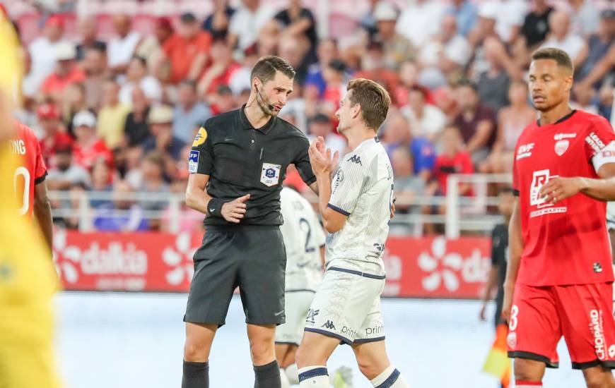 Pierre Legat lors du déplacement sur la pelouse du DFCO en début de saison